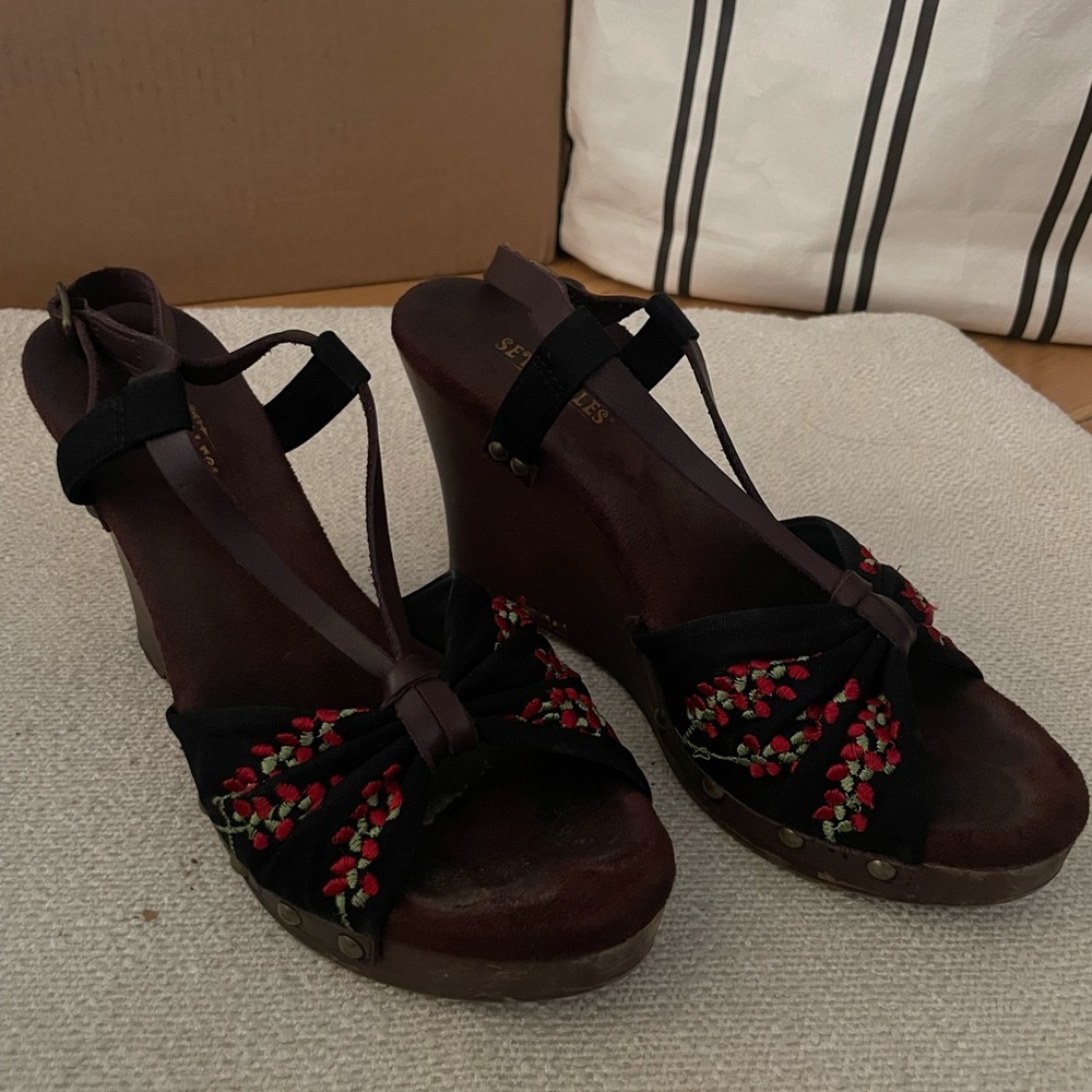 7W Seychelles Embroidered Wedges (Brown, Black, & Red)